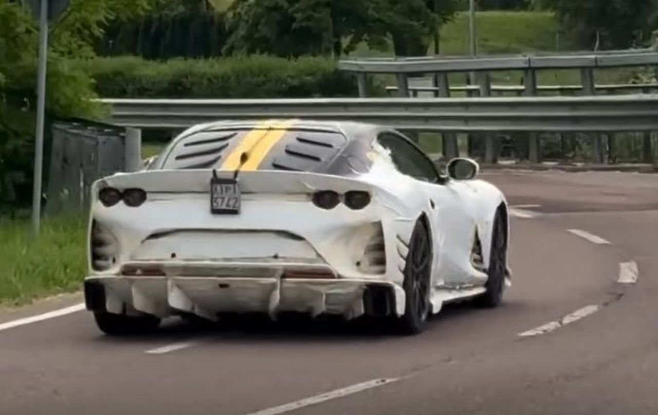 Ferrari 812 Competizione-Jannik Sinner-2