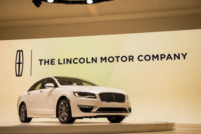Lincoln Continental- 2016 Detroit Auto Show-1