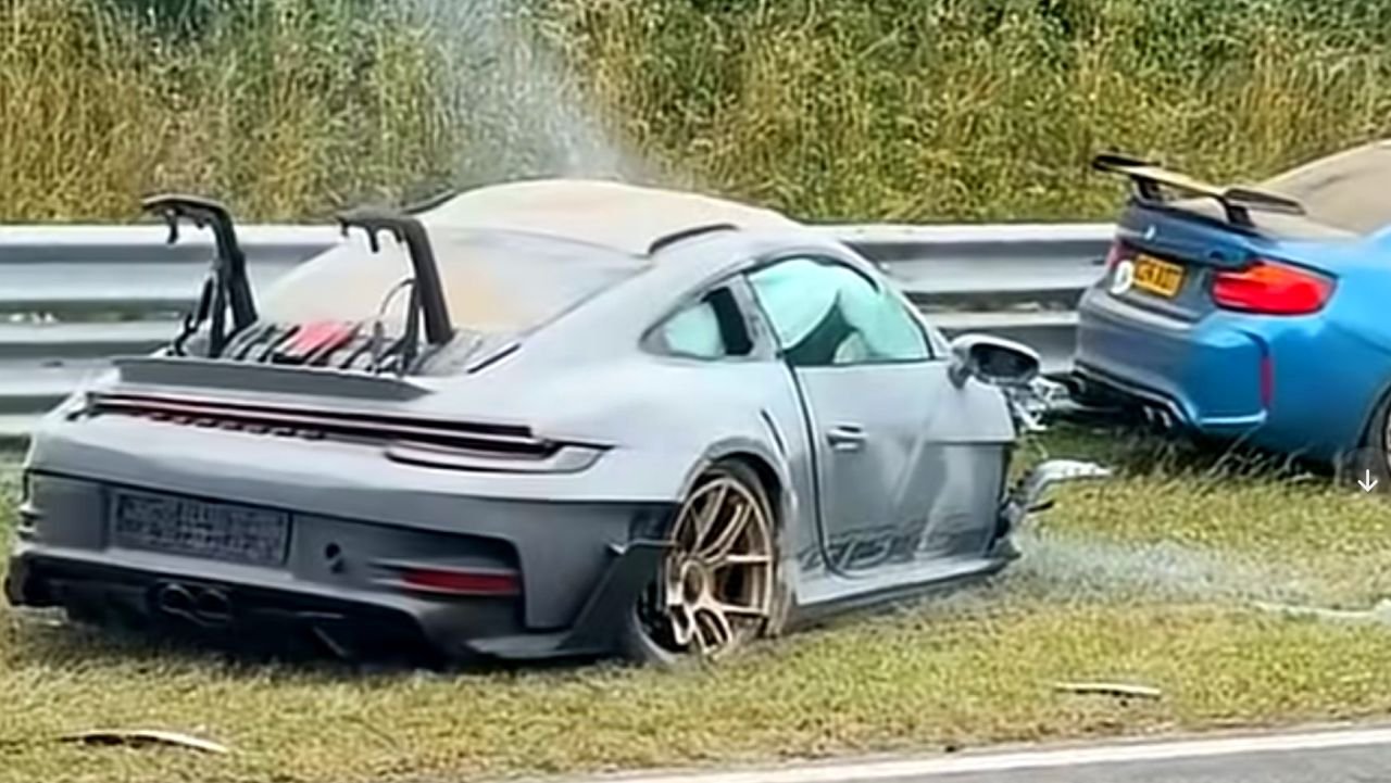 Porsche 911 GT3 RS M2 crash Nurburgring-1